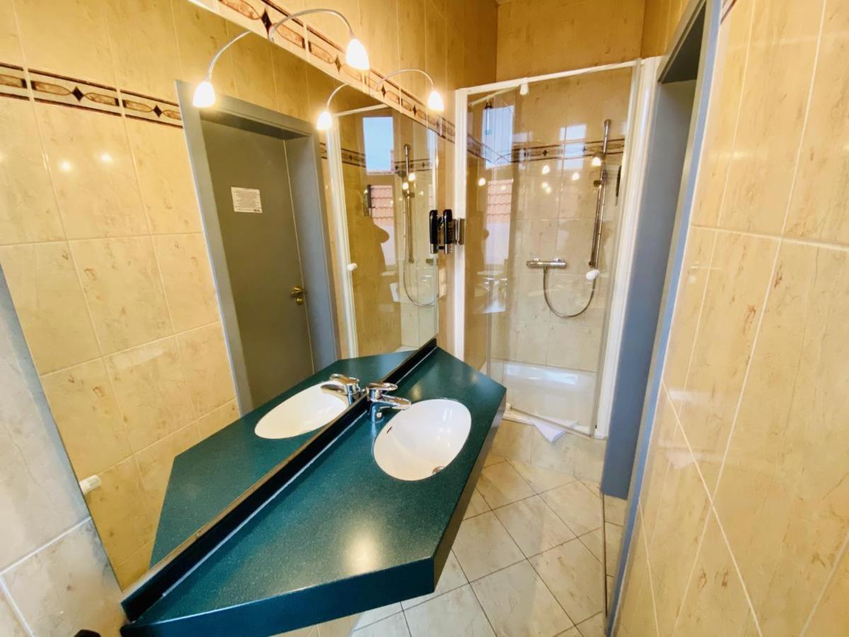 Doppelzimmer Zapfhahn, Direkt Am Alten Strom روستوك المظهر الخارجي الصورة