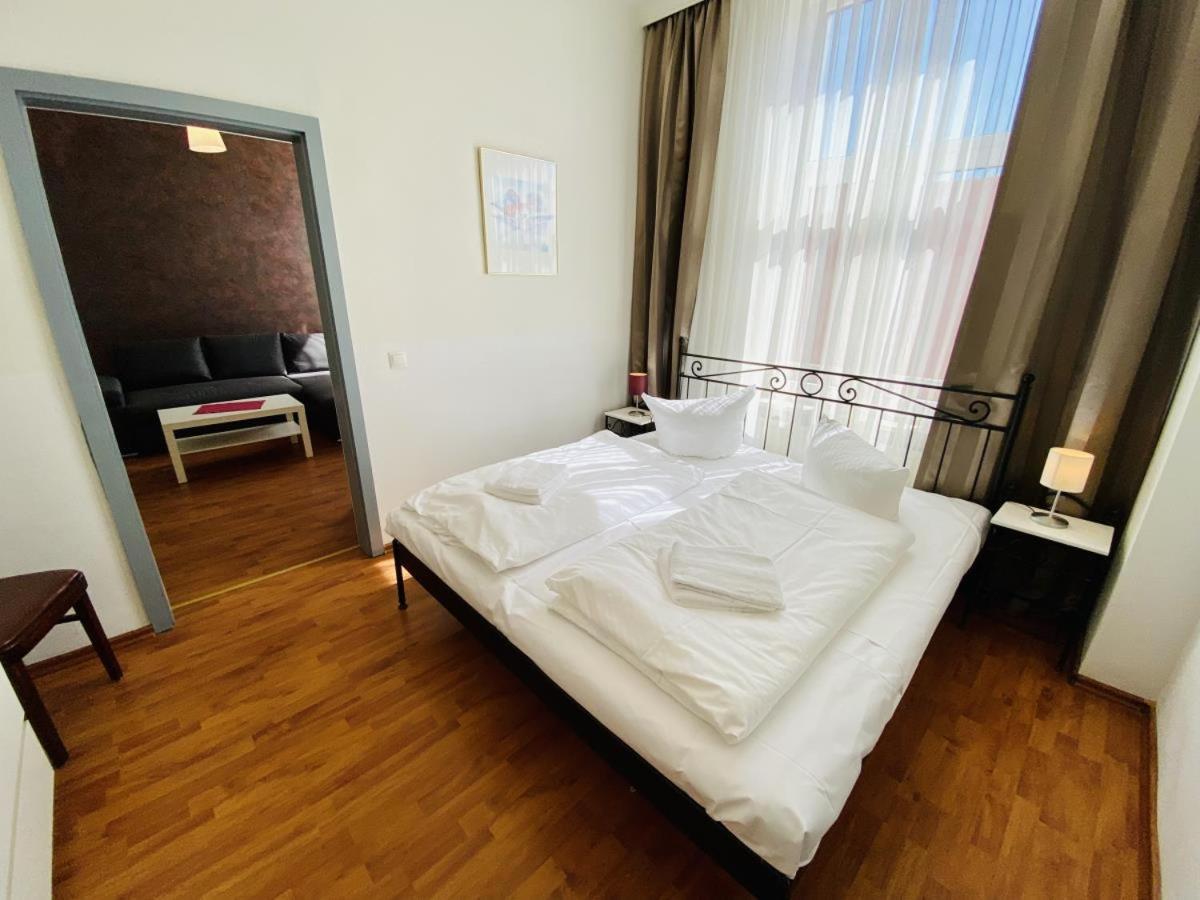 Doppelzimmer Zapfhahn, Direkt Am Alten Strom روستوك المظهر الخارجي الصورة